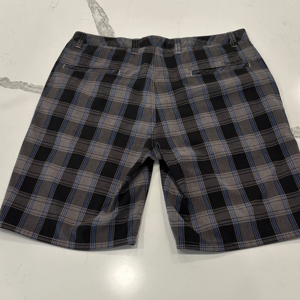 Travis Matthews men’s size 34 Plaid Black and Gray Shorts.excellent condition.
